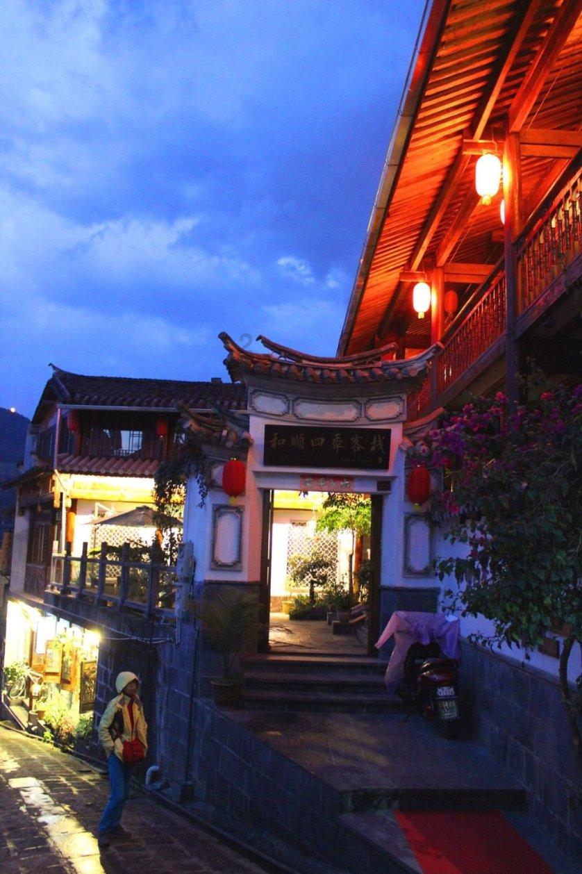 孩子高考期间，父母应该像平时一样，还是郑重对待？